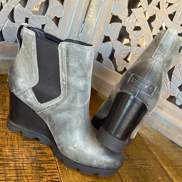 Sorel Shoes - Like New Sorel Joan of Arctic Wedge II Chelsey Booties Boots Gray Size 7.5